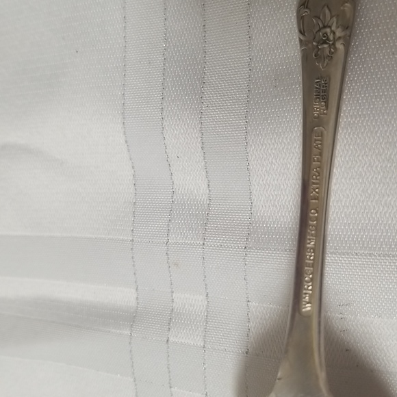 WM ROGERS EXTRA PLATE GRAVY LADLE, Not a large one.5.5" long, 35mm spoon width - Picture 3 of 4